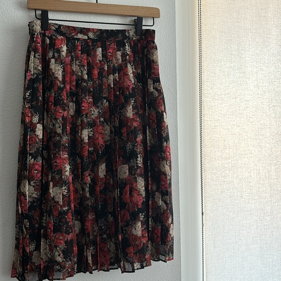 Forever 21 pleated satin midi skirt sz S - Picture 5 of 9